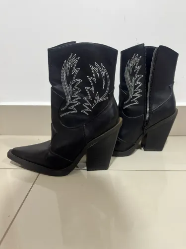 Bota número 37