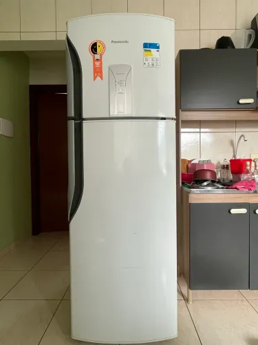 Vendo Geladeira Panasonic NR-BT40 387L