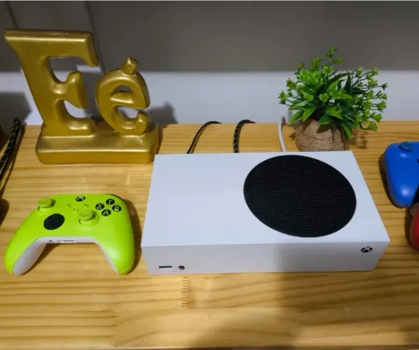 Xbox Series S (Edição Electric Volt)