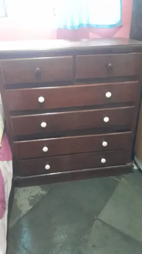Vende se uma cômoda sucupira500 reais