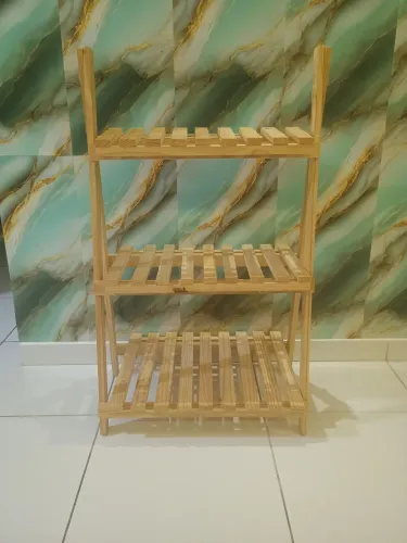 Estante / sapateira de madeira