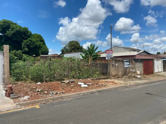 Excelente lote no setor Garavelo, próximo ao supermercado tatico