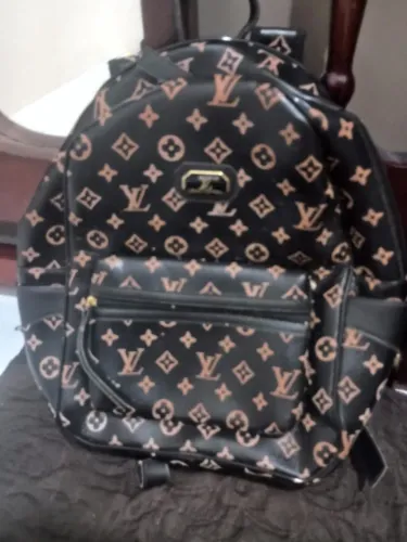 Mochila preta Louis Vuitton