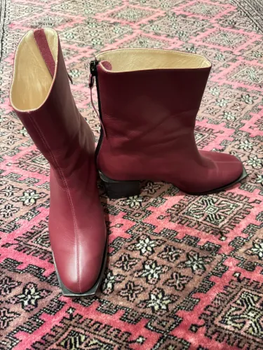 Bota Corriela couro usado uma vez, nova, n36