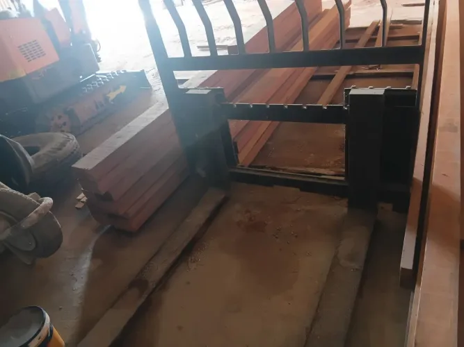 Vendo um garfo para mini carregadeira