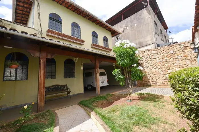 Casa com 4 quartos à venda, 390m² - Bom Jesus/Aparecida - BH