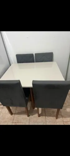 Mesa de Jantar com 4 cadeiras