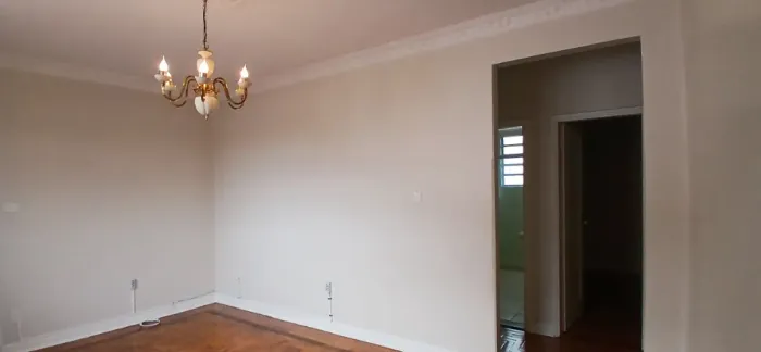 APARTAMENTO DE 3 QUARTOS excelente estado, 2 wcs, coz, área de serviço, garagem.