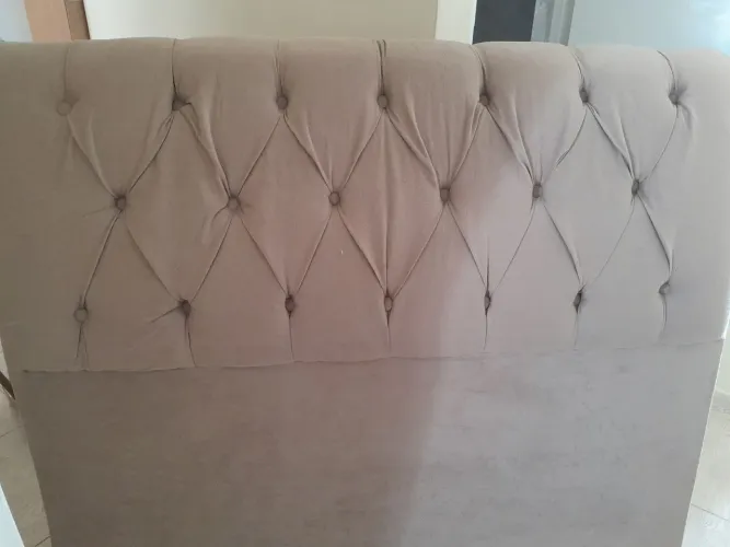 Vendo uma cabeceira de cama cor bege ,seminova conservada ,90,00