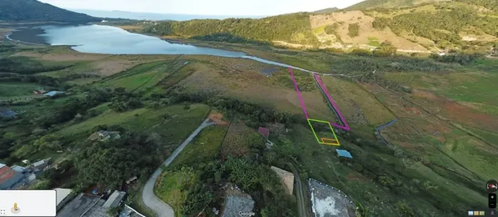 Vendo terreno em área de Lagoa no Macacu para rancho de pesca.