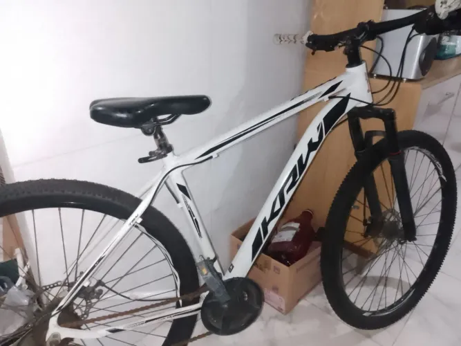 Vende-se bicicleta aro 29 cor branca 