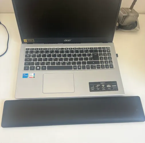 Apoio de pulso para teclados.