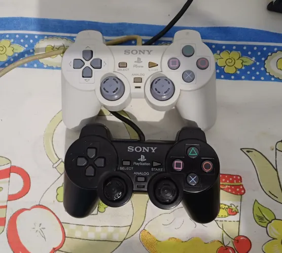 2 Controles PS1 + PS2 Originais 