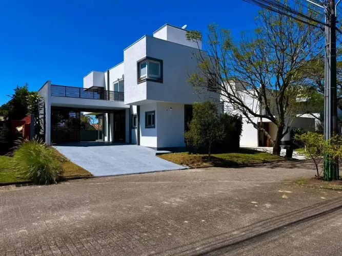 Casa de condomínio para venda tem 250 metros quadrados com 3 quartos