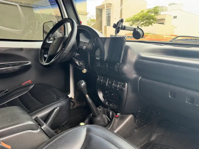 Troller T-4 4X4 2.8 TB Int. Cap. Rígida Diesel 2005
