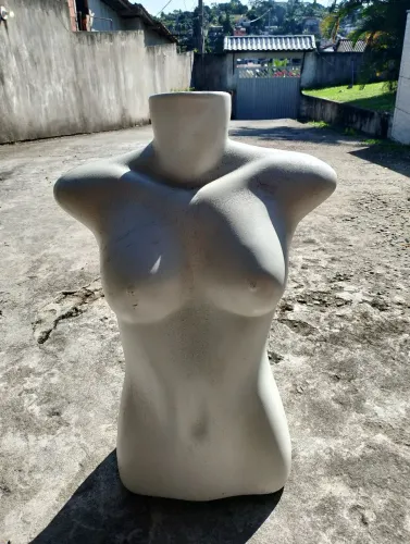 Buço manequim feminino