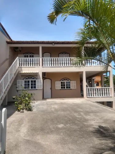Linda casa no condomínio dos pássaros