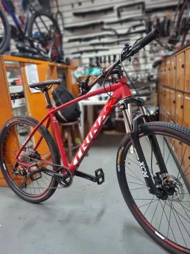 Bicicleta Trinx X8 Pro 