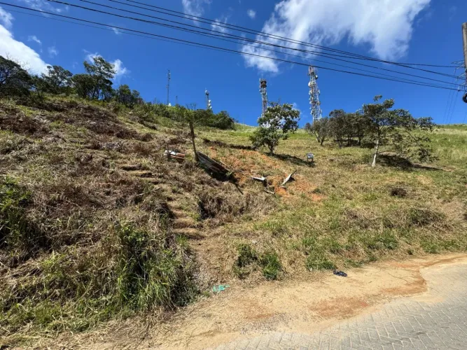 Vendo ótimo terreno c/ 1.114 m² no Quitandinha - Petrópolis - RJ