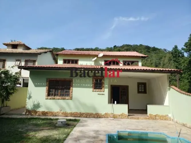 Casa em Condomínio : / Residencial / Camorim