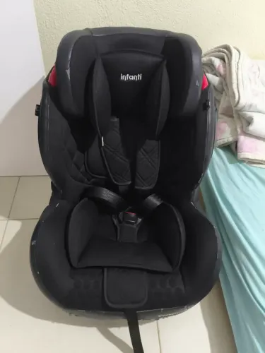 Cadeirinha semi nova e inteira