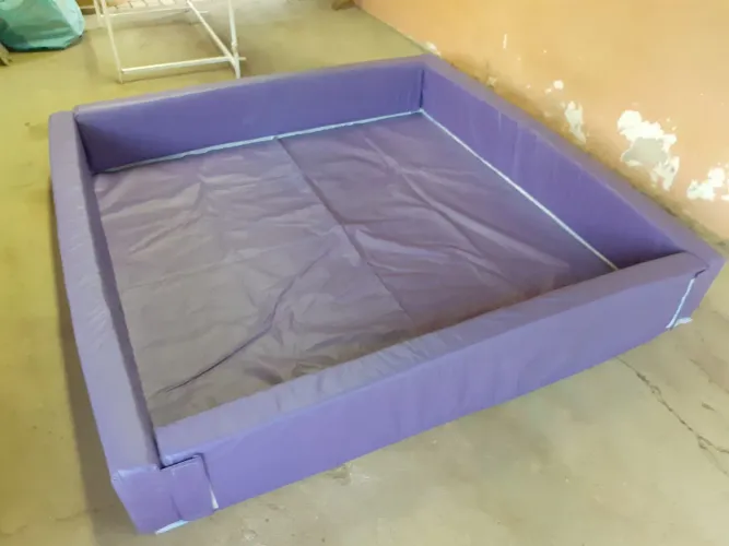 Piscina de Bolinha Área Baby Infantil 170x170x25cm Desmontável Lavável Todo Espuma Velcro