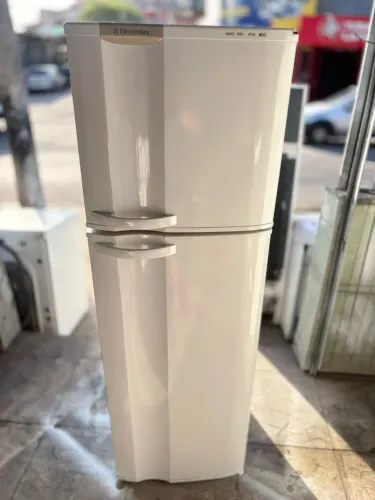 Geladeira Eletrolux Frost Free 300L