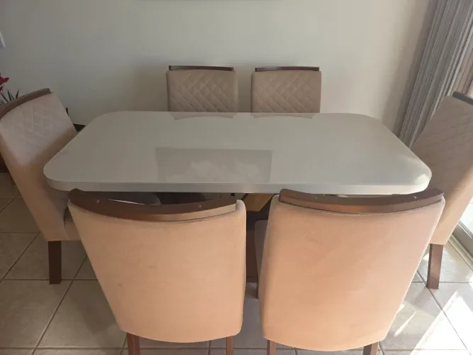 Mesa 6 lugares com cadeiras