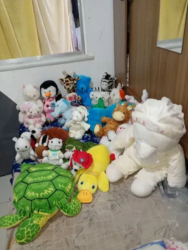 Estou vendendo esses ursos alguns com pequenas avarias....
