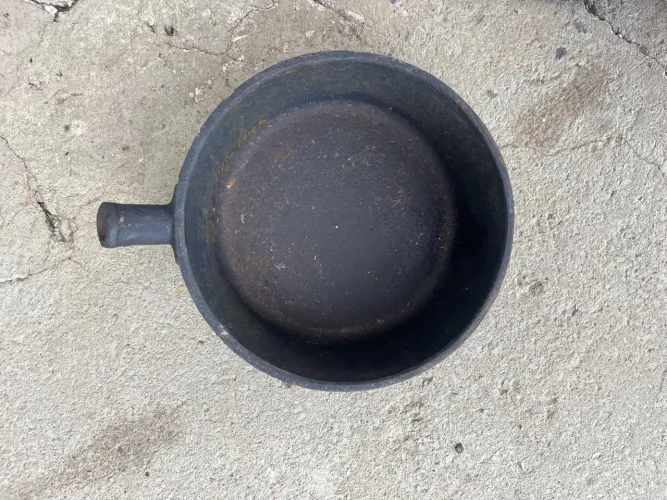 Panela de ferro antiga 3 litros .