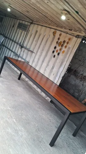 Mesa de jantar estilo industrial 