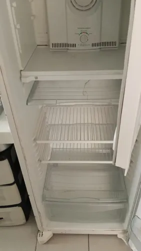 Geladeira semi nova