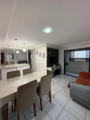 Excelente apto de 3 quartos para alugar no Bessa
