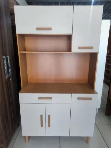 ARMÁRIO DE COZINHA.