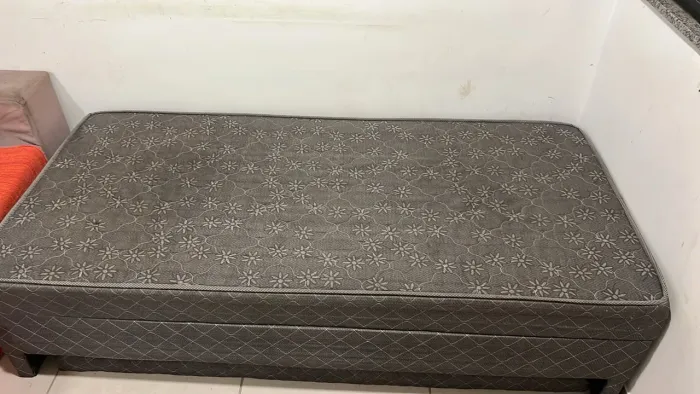 Cama solteiro com baú 