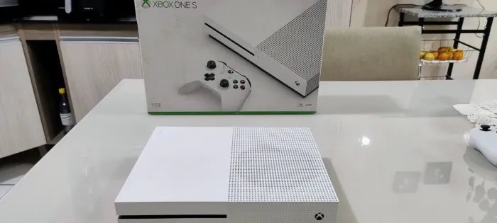 Xbox One S Completo + 3 Controles + Caixa Original