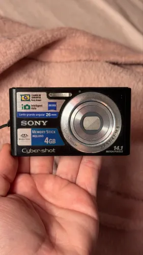 Cybershot Sony Cyber-shot DSC-W320 (14.1 MP) - Cor Preta