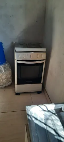 02fogões marca Mueller Preto e continental branco 