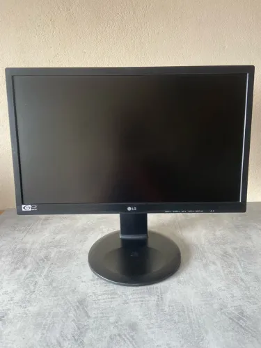 Monitor LG 22? FullHD / Entradas HDMI / VGA / Display Port / 60Hz