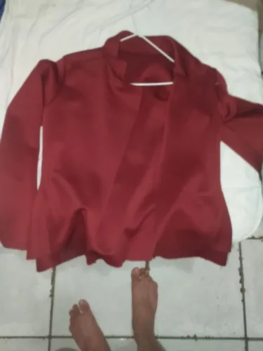 Blase feminino na cor vermelho