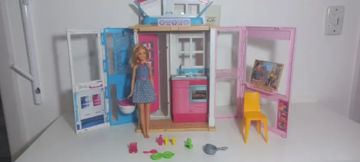 Barbie Casa Real + boneca Barbie - Mattel