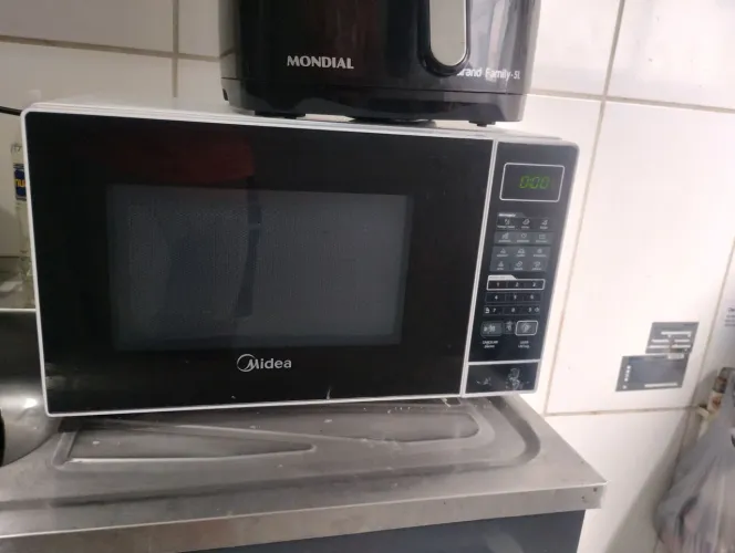 COMBO Micro-ondas Midea + Air Fryer Mondial 5L - Últimas Peças R$ 550<br><br>