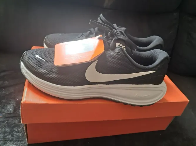 Tênis Nike novo 39