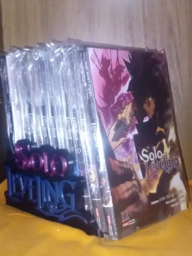 Vendo Coleção de Manhwas de Solo Leveling Novos e Lacrados + Brindes