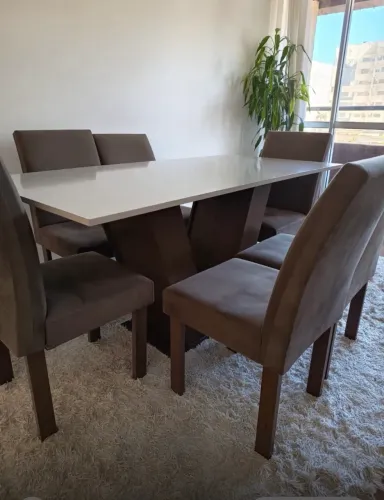 Mesa de jantar com 6 cadeiras