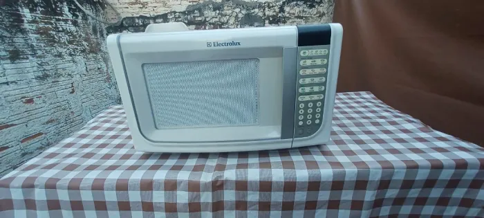 Microondas Electrolux 31 litros Funcionando