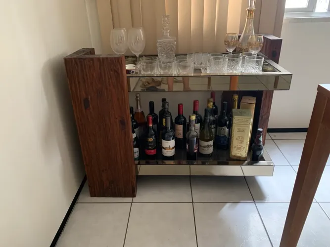 Bar de madeira Evidência