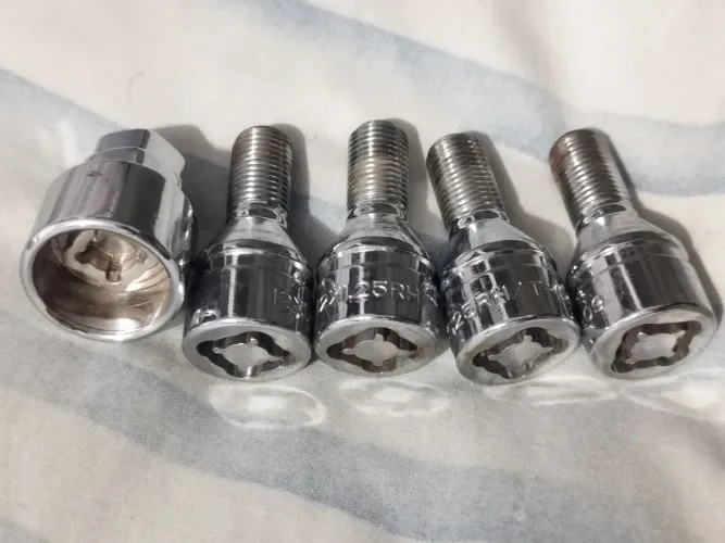Parafuso Rodas Automotivo Antifurto (12x1,25RH/T-09)<br>R$ 85,00