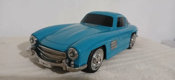 Radioem forma de carro