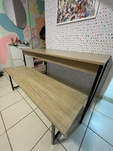 Mesa de jantar tipo industrial